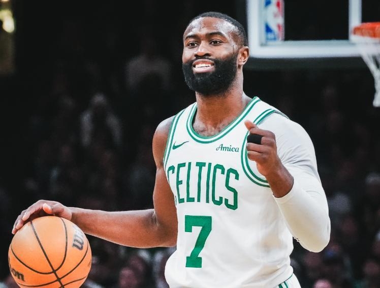 九游体育网页版-布朗30+10+5落选秀5记三分，西亚卡姆空砍32分，绿军复仇步行者