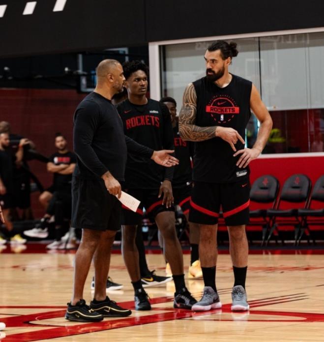 火箭队替补席变脸!外线大闸回归,1人再被雪藏,2阵5虎攻防兼备