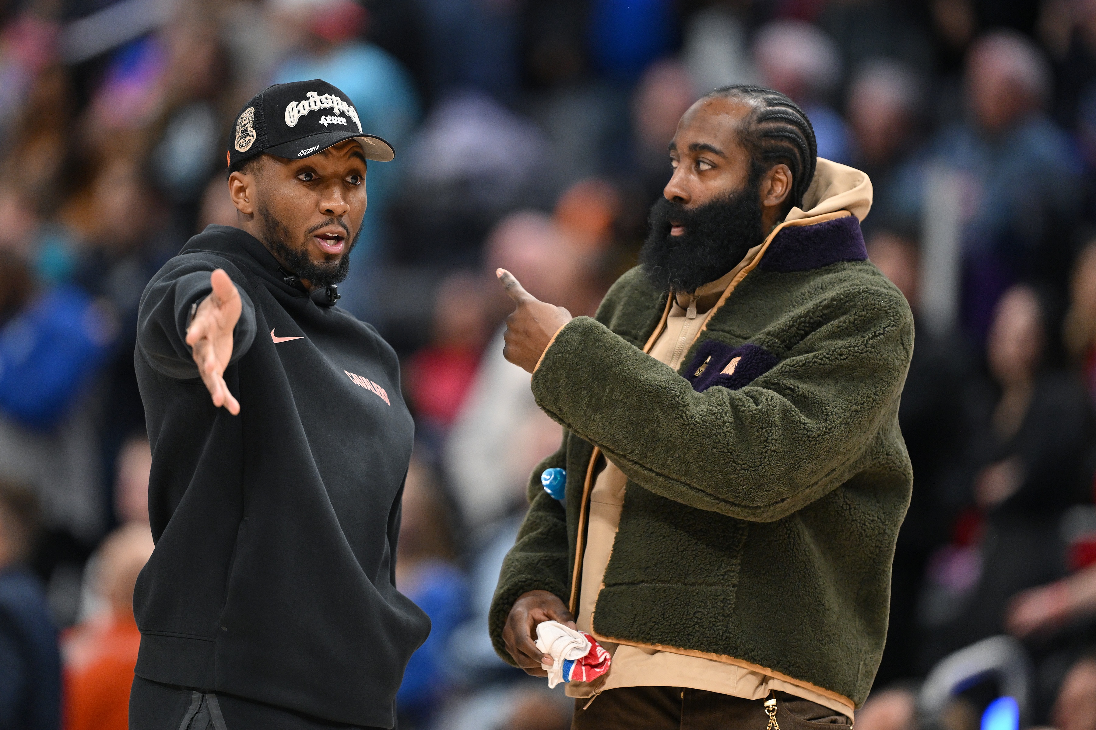 九游体育网页版-米切尔:哈登吸引了大量防守 最好选择是我退后一步让他掌控比赛